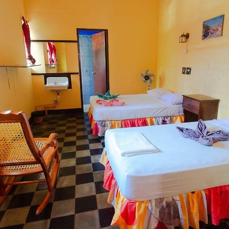 Hostal Lazybones León Zewnętrze zdjęcie